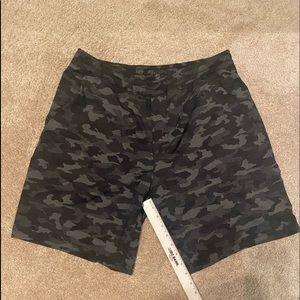 Men's XL lulu shorts